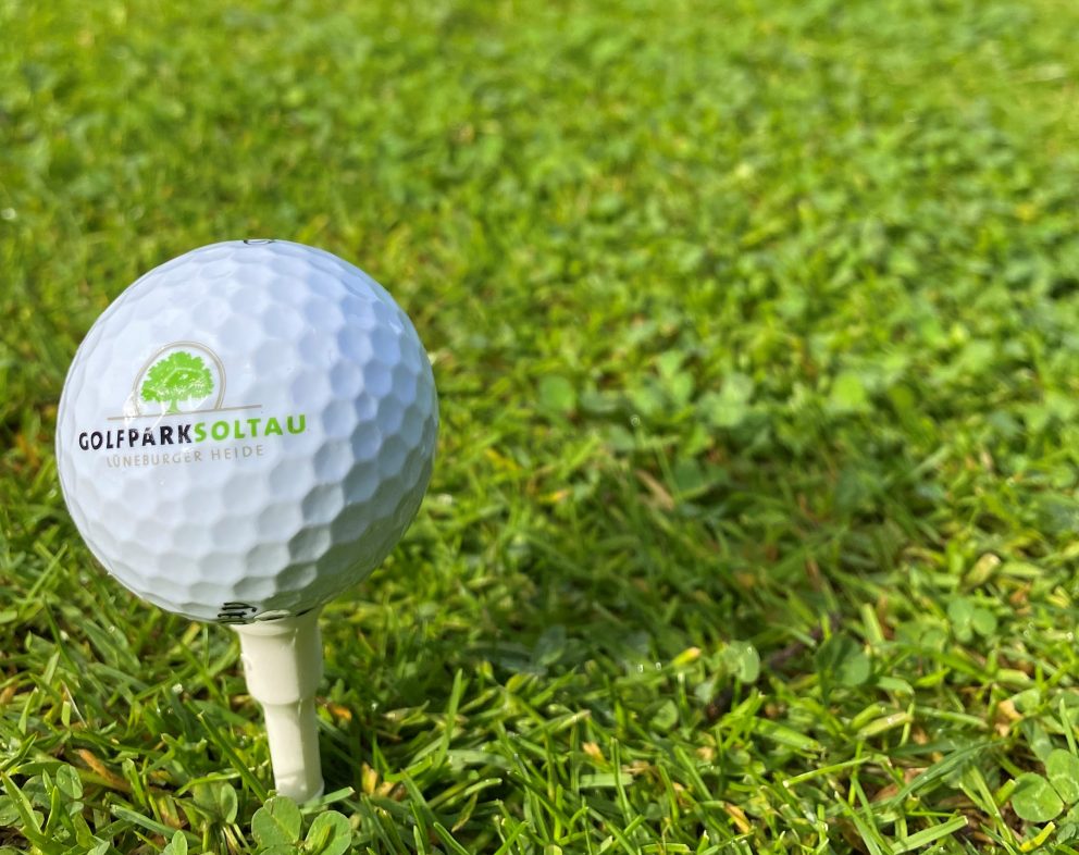 Golfball GolfPark Soltau mit Wiese